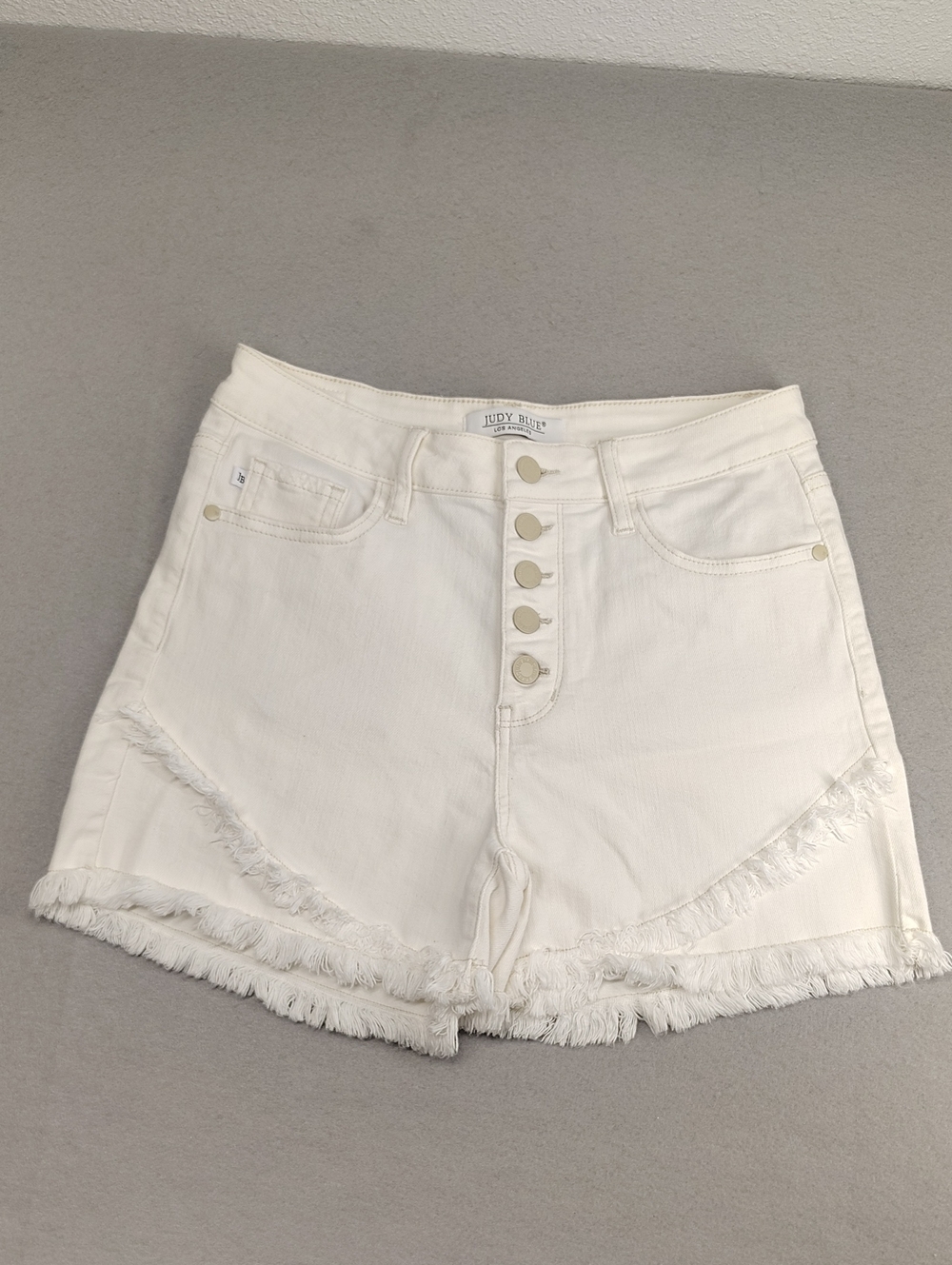 Judy Blue White Button-Fly Frayed Hem Denim Shorts - Size M